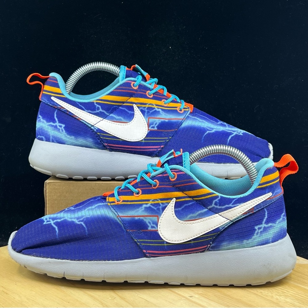 Nike Roshe Run Print 677782-401 Youth Size 6.5Y / Womens 8 Lightning Print Blue
